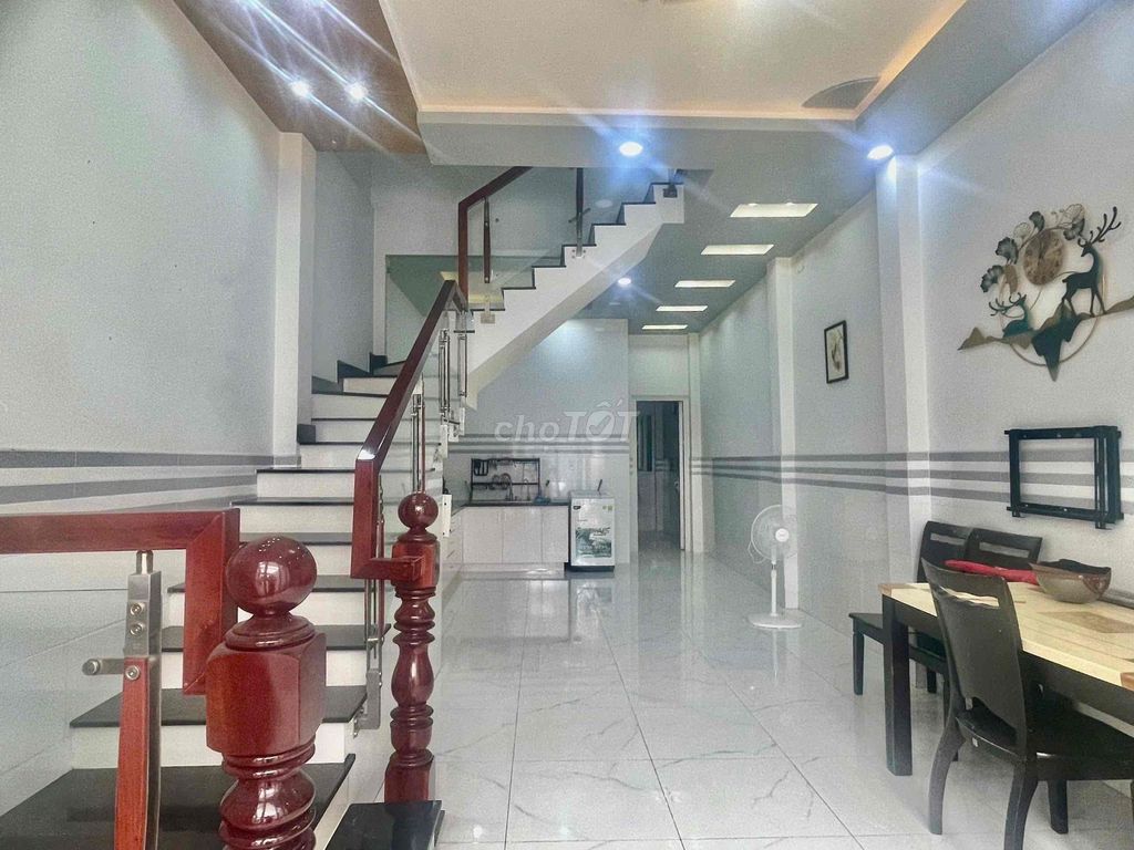 NHÀ MỚI KENG TT HOC MÔN , SÂN OTO