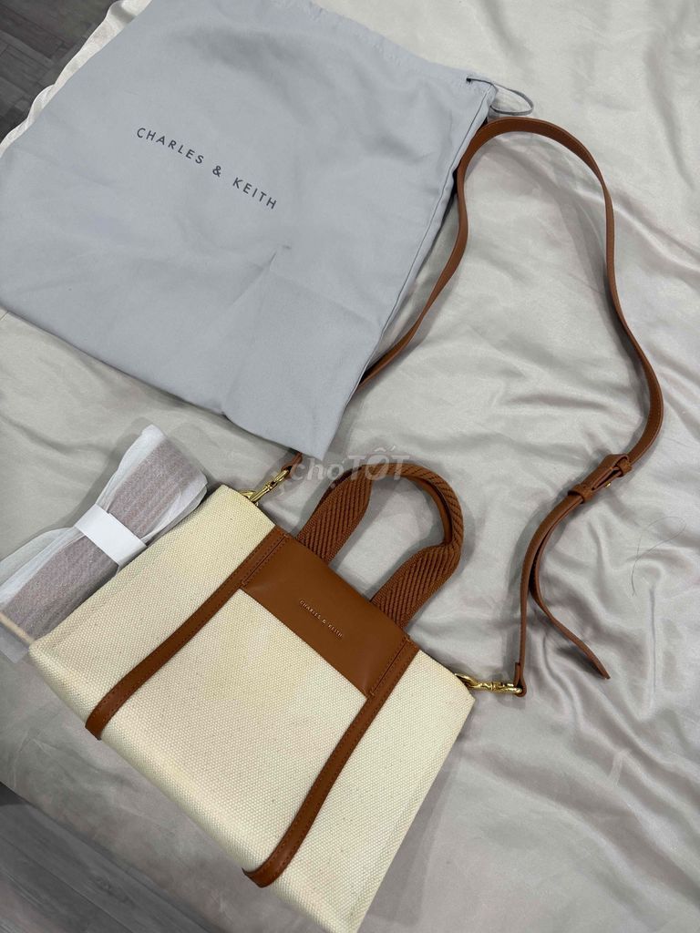 Túi xách Charles & Keith Nữ Vải, da. Mua bán Túi xách tại Quận Bình Tân Tp Hồ Chí Minh được đăng bởi Suee Nguyen hình 1