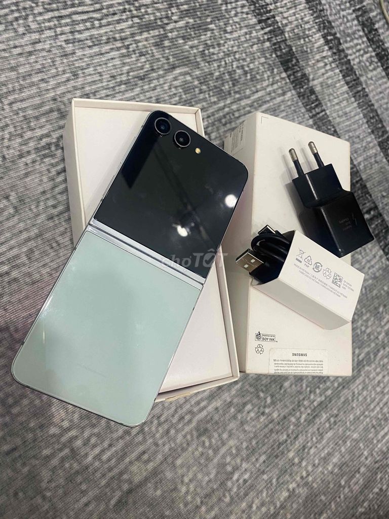 Samsung Galaxy Z Flip 5 256GB. Mua bán Điện thoại tại Thành phố Thuận An Bình Dương được đăng bởi Khánh hình 1