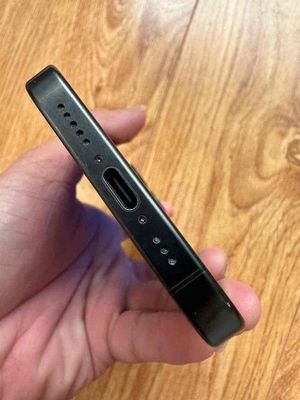 bán gấp máy iphone 15Pro 128G zin nguyên Apple