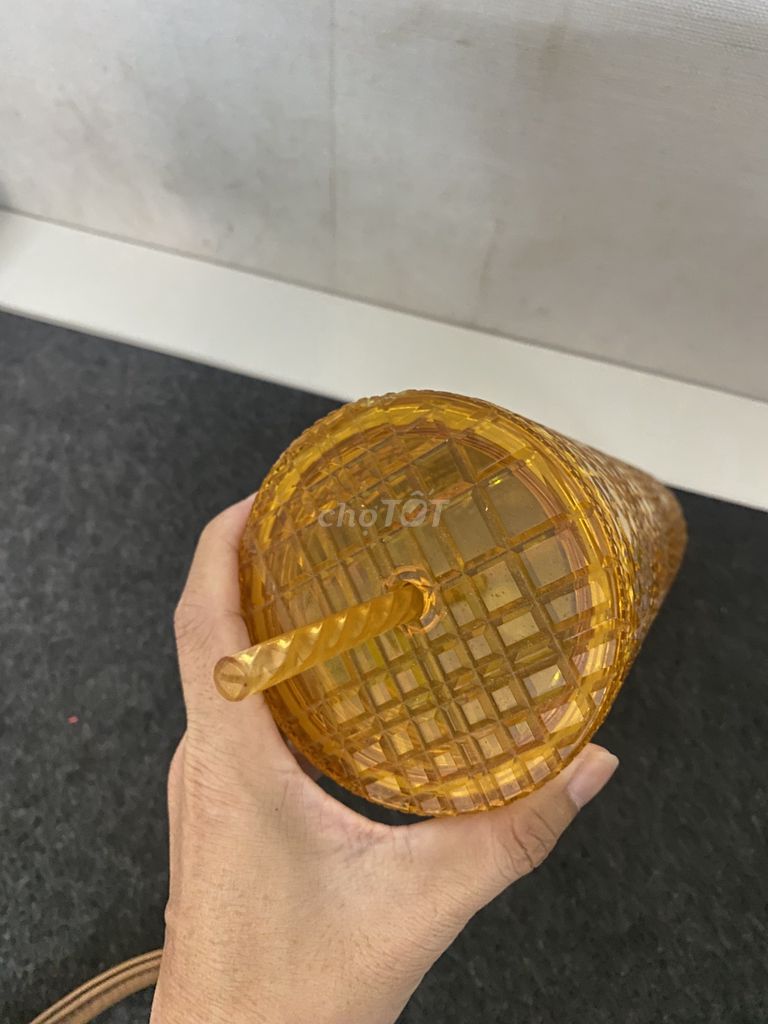 Ly giữ nhiệt Starbucks Vàng Gold 710ml. Mua bán Dụng cụ nhà bếp tại Quận 1 Tp Hồ Chí Minh được đăng bởi Tuấn Tài hình 1