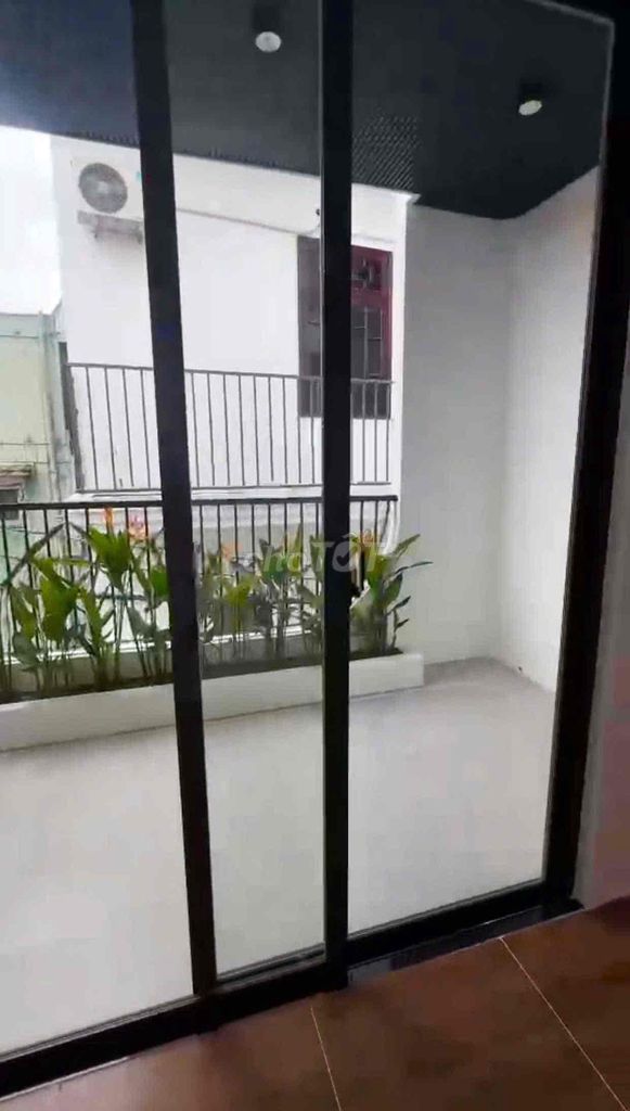 Furnished 3-storey house with en-suite bedrooms off Trần Cao Vân — photo 8
