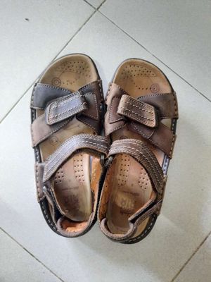 Dép sandan size 8UK Clarks air da bò chính hãng. Mua bán Giày dép tại Quận 1 Tp Hồ Chí Minh được đăng bởi Doan Vu