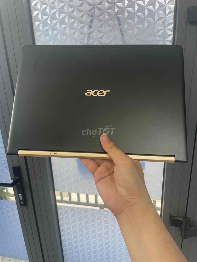 Acer Swift 7 core i5 7th/ ram 8gb/ ssd256gb