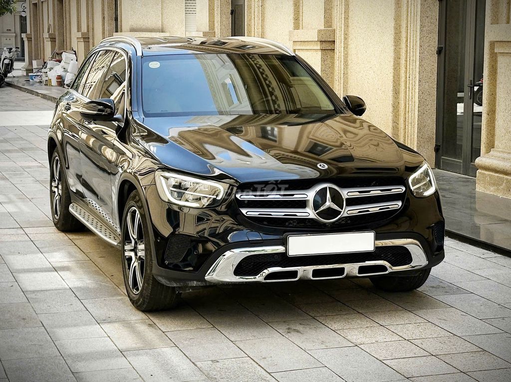 Мерседес GLC200 4matic 2021 черный 46265 км
