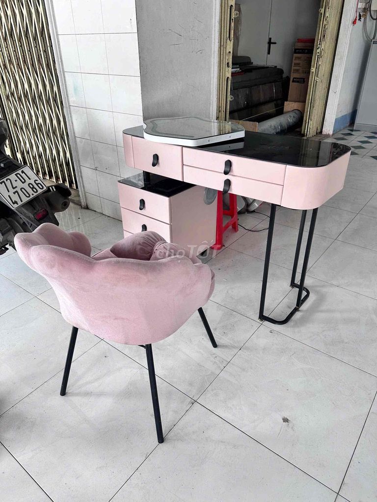 Bàn trang điểm Nữ Gỗ Hồng. Mua bán Bàn ghế tại Huyện Long Điền Bà Rịa - Vũng Tàu được đăng bởi Thanh Nghĩa hình 1