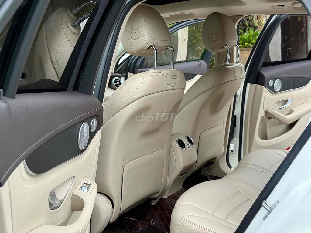Mercedes Benz GLC Class 2018 300 4MATIC AT - 54000. Mua bán Ô tô tại Quận 6 Tp Hồ Chí Minh được đăng bởi Quang Thuận Quân hình 15