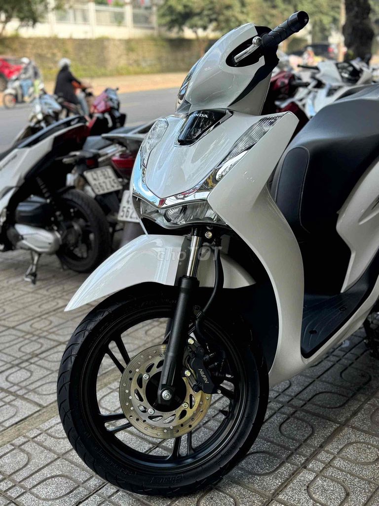 Honda SH Nam 125cc 2021 Trắng đen Sporty. Mua bán Xe máy tại Thành phố Buôn Ma Thuột Đắk Lắk được đăng bởi Ngô quốc Việt  hình 6