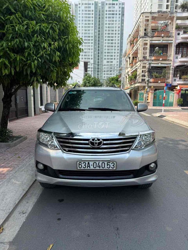 Toyota Fortuner 2.5 G máy dầu số sàn đời cuối 2012