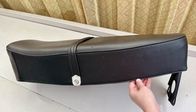 Yên xe máy Vespa cổ Da PU Đen. Mua bán Phụ tùng xe tại Quận 12 Tp Hồ Chí Minh được đăng bởi Thảo