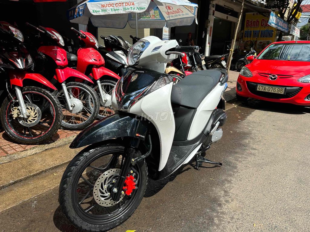 Bán SH Mode 2018 Trắng đen nguyên zin chính chủ. Mua bán Xe máy tại Thành phố Buôn Ma Thuột Đắk Lắk được đăng bởi sinh nguyen phuc hình 4