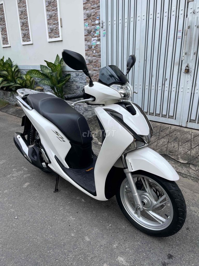 SH 150 ABS 2018 bstp 9chủ xe zin cực đẹp máy ngon. Mua bán Xe máy tại Quận Bình Tân Tp Hồ Chí Minh được đăng bởi HUY hình 5
