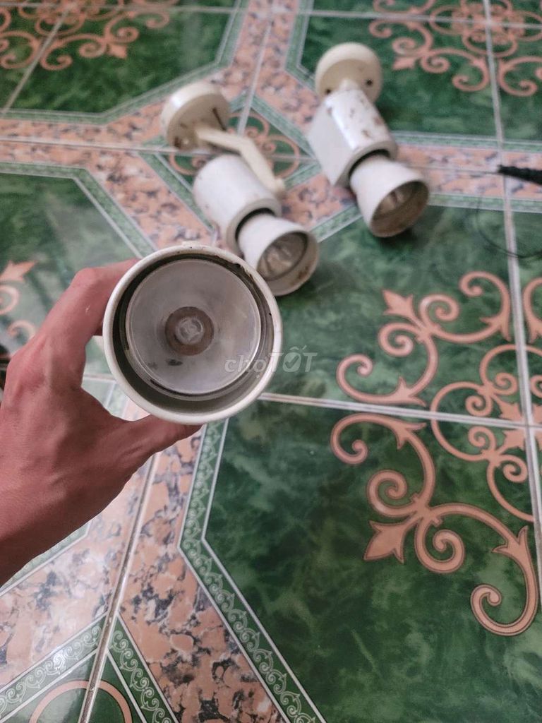 Đèn treo tường chiếu điểm nhựa màu trắng ngà. Mua bán Đèn tại Quận 8 Tp Hồ Chí Minh được đăng bởi tam maoo  hình 1