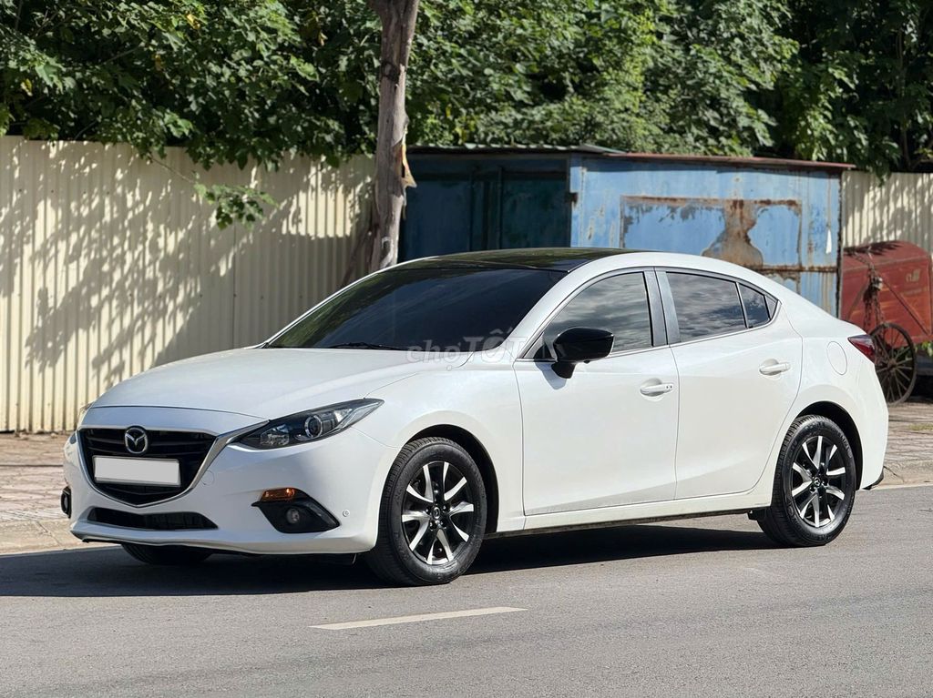 Mazda 3 1.5AT 2016 белый 90 тыс. км