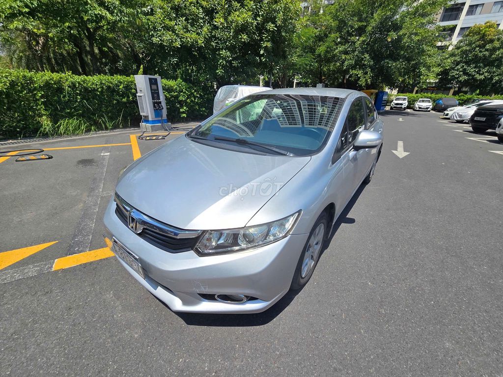 Серебряный номер Honda Civic 2014 года 145 000 км