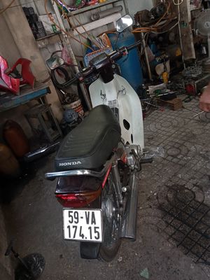 Honda Dream Thái Nâu trắng