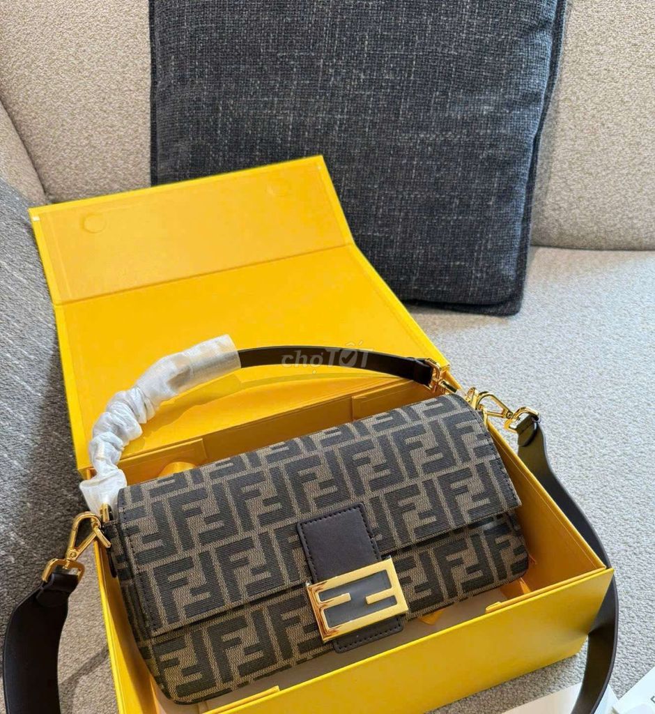 Túi xách Fendi Nâu Vải Nữ 27 cm. Mua bán Túi xách tại Quận 1 Tp Hồ Chí Minh được đăng bởi Truc Mocha hình 1