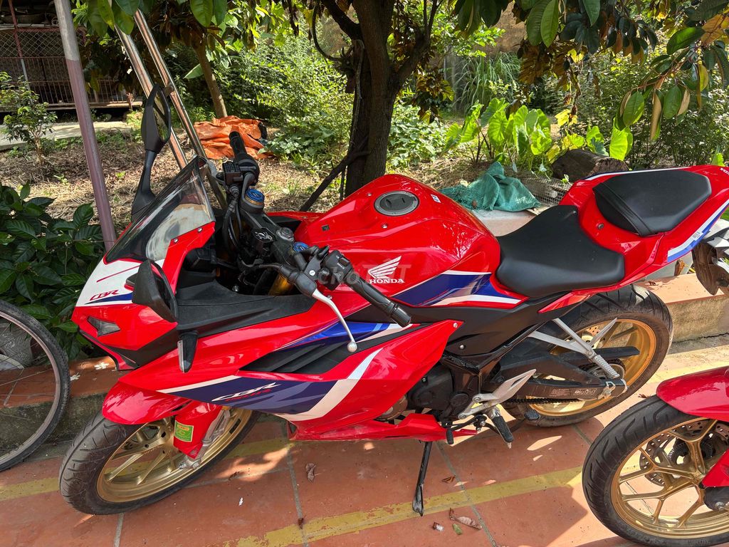 Bán xe Honda CBR mới đi dc 1080km. Mua bán Xe máy tại Huyện Yên Dũng Bắc Giang được đăng bởi Hường hình 1