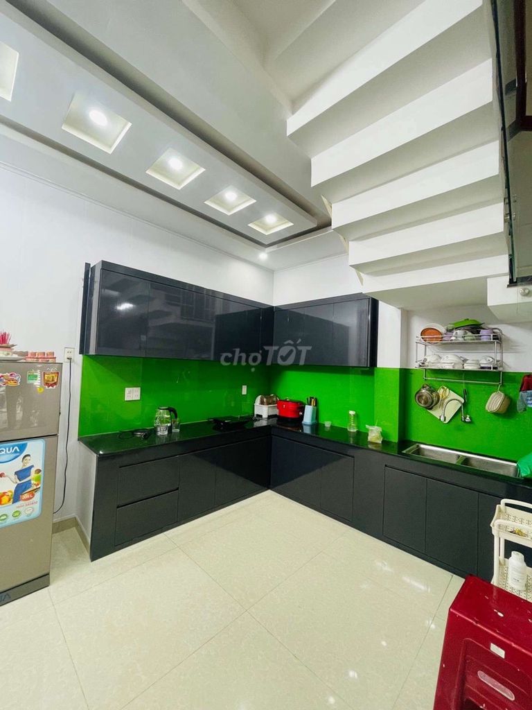 Дом 3 этажа 70м² с парковкой в тихом переулке на Тран Суан Ле
