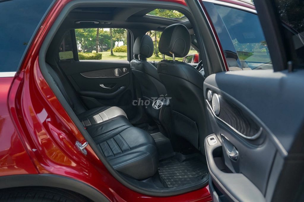 Mercedes GLC300 4Matic 2019, Bank 90%. Mua bán Ô tô tại Quận 7 Tp Hồ Chí Minh được đăng bởi Hoàn Lee Xe Lướt hình 12
