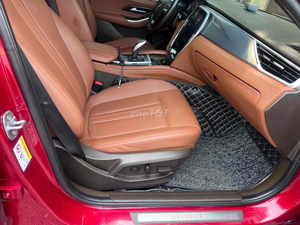 VinFast Lux A2.0 Pre 2021 Красный 81.816 км