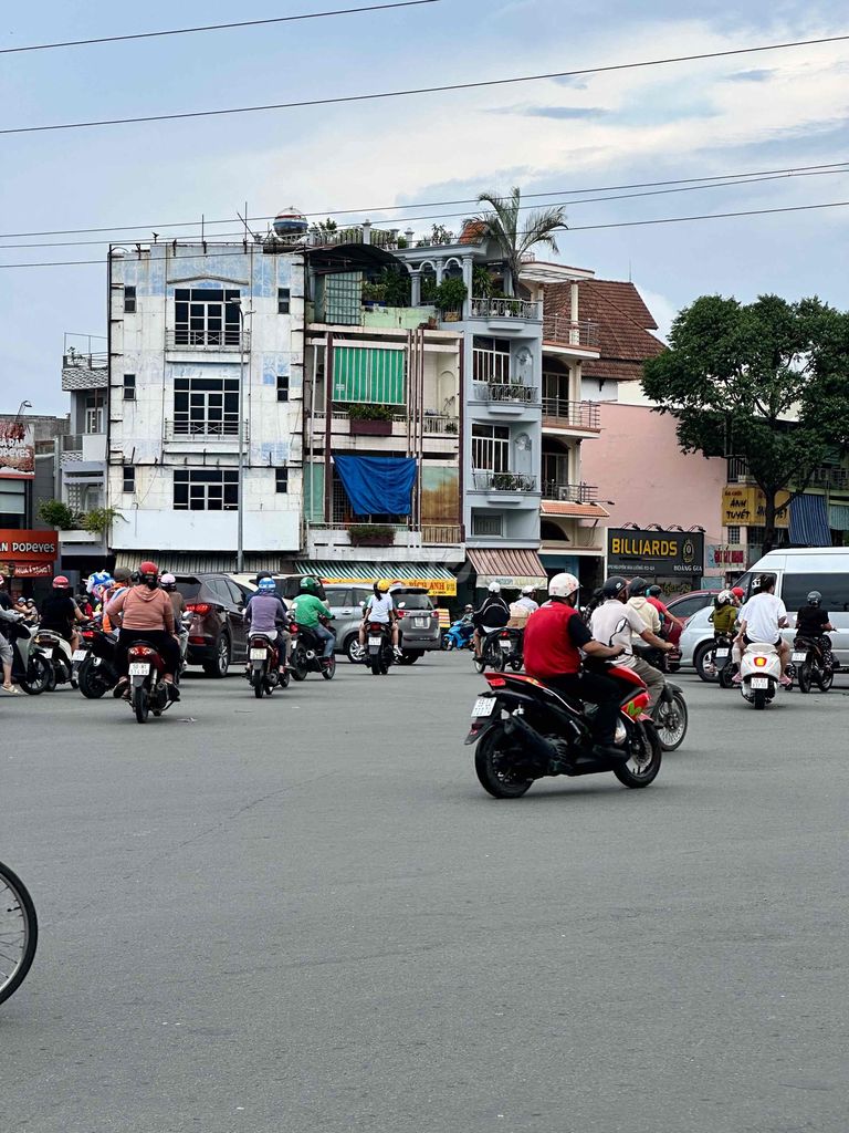 NHÀ MẶT TIỀN NGUYỄN VĂN LUÔNG, NGAY VÒNG XOAY PHÚ LÂM