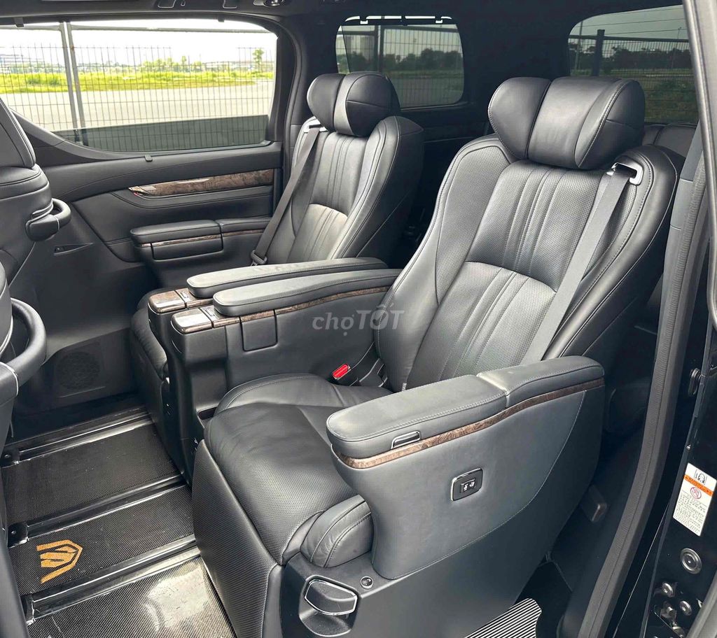 Toyota Alphard 3.5V6 sx 2018 màu đen. Mua bán Ô tô tại Quận Cầu Giấy Hà Nội được đăng bởi Cao Quý hình 17