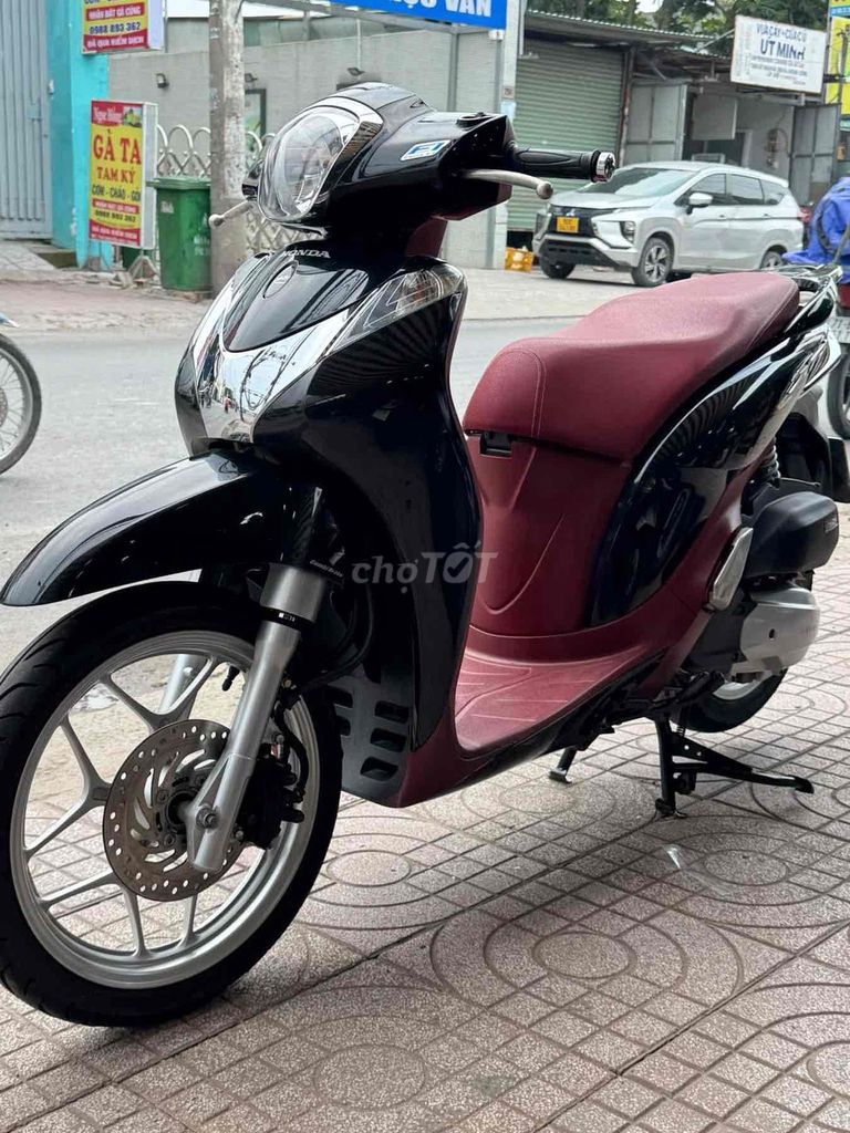 Хонда Шмоде-125 2013 красная, черная