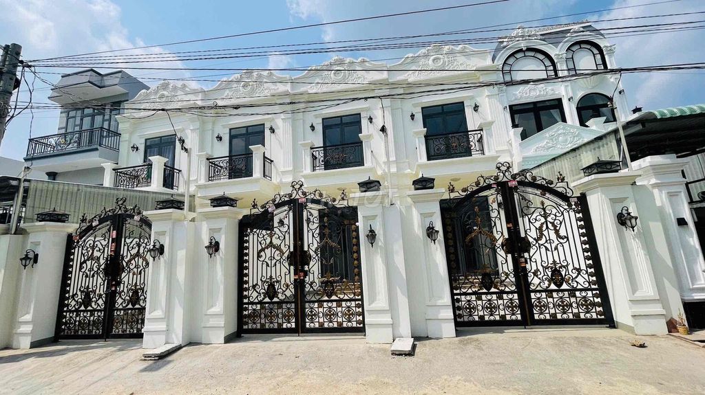 BÁN GẤP CĂN NHÀ MẶT TIỀN ĐƯỜNG LỚN NGAY TRUNG TÂM THỊ TRẤN GIÁ RẺ SHR