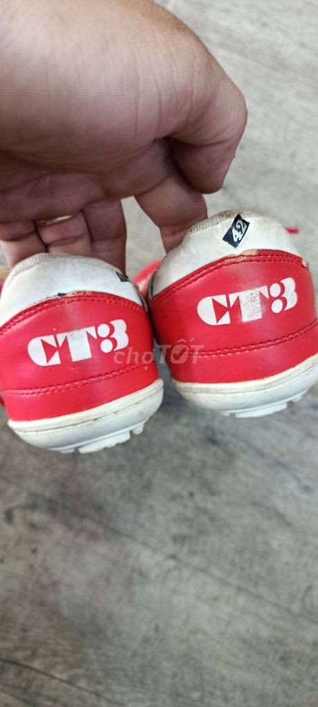 tặng giày đá banh Nam size 42 Đỏ. Mua bán Giày dép tại Quận 4 Tp Hồ Chí Minh được đăng bởi repairer motorbikes hình 1