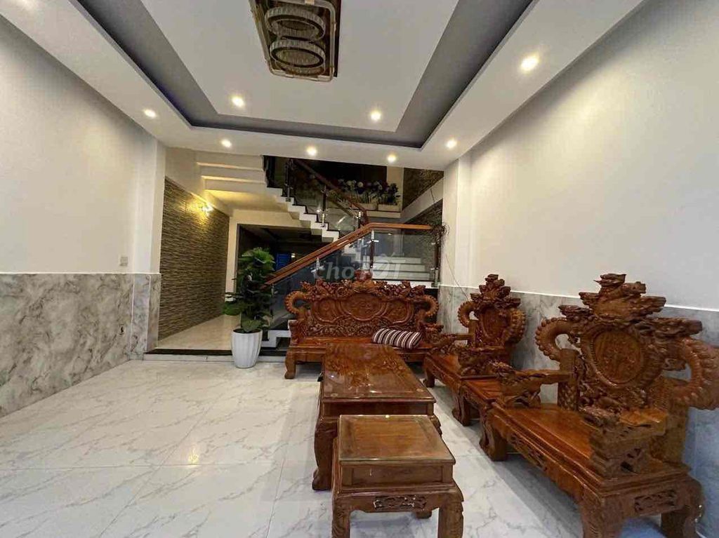 Стильный дом с пятью спальнями на Đoàn Khuê в Nam Việt Á — фото 1
