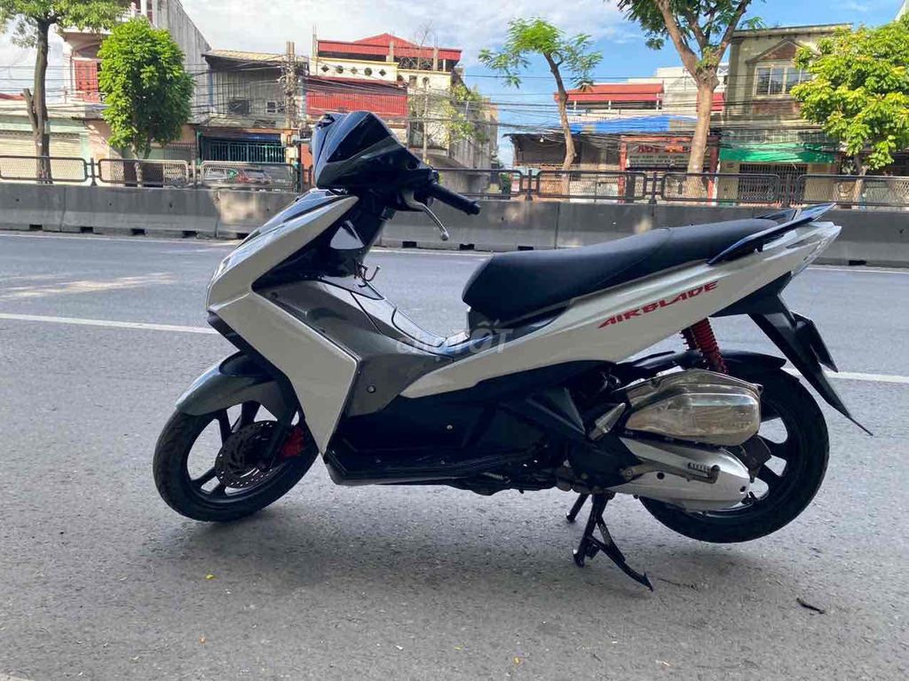Honda airblade fi chính chủ đời cao êm đẹp mê ly. Mua bán Xe máy tại Quận Hồng Bàng Hải Phòng được đăng bởi Ly  hình 4
