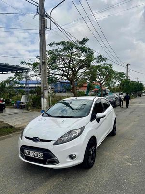 Ford Fiesta 2011 Trắng