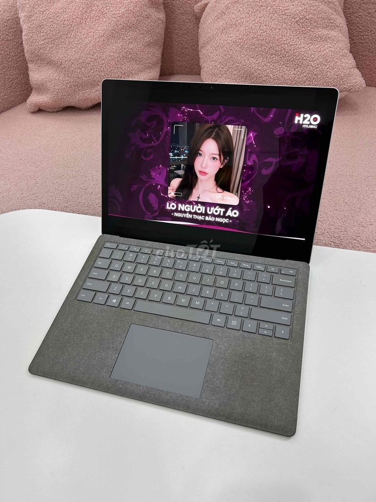 Microsoft Surface Laptop 2 i5 màn 2K đẹp 98%. Mua bán Laptop tại Quận Tân Bình Tp Hồ Chí Minh được đăng bởi Laptop YG hình 1