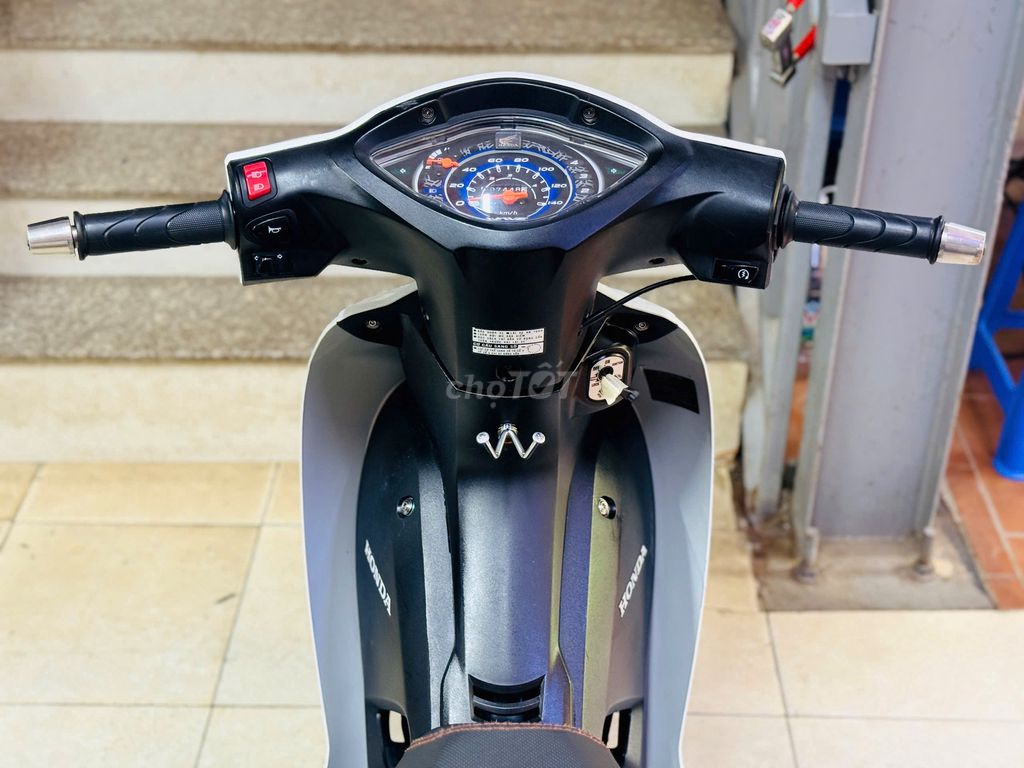 Мопед Thinh Phat - Белый Honda Wave A 110 в стиле Ханоя