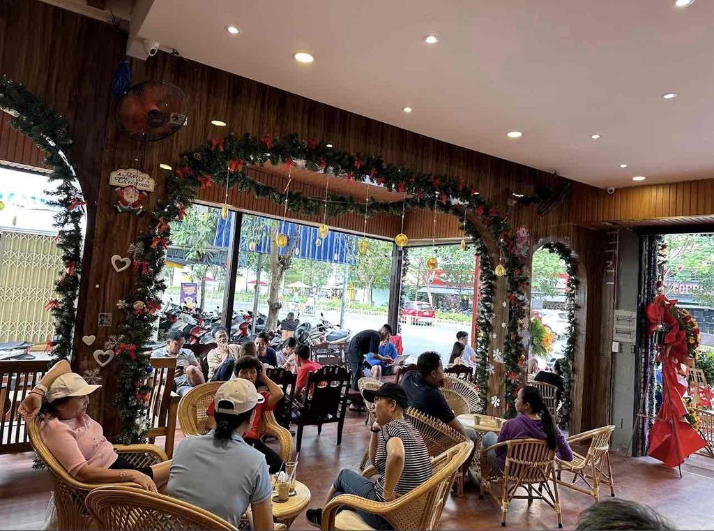 Sang quán cà fê  góc 2 MT đường bờ bao Tân Phú