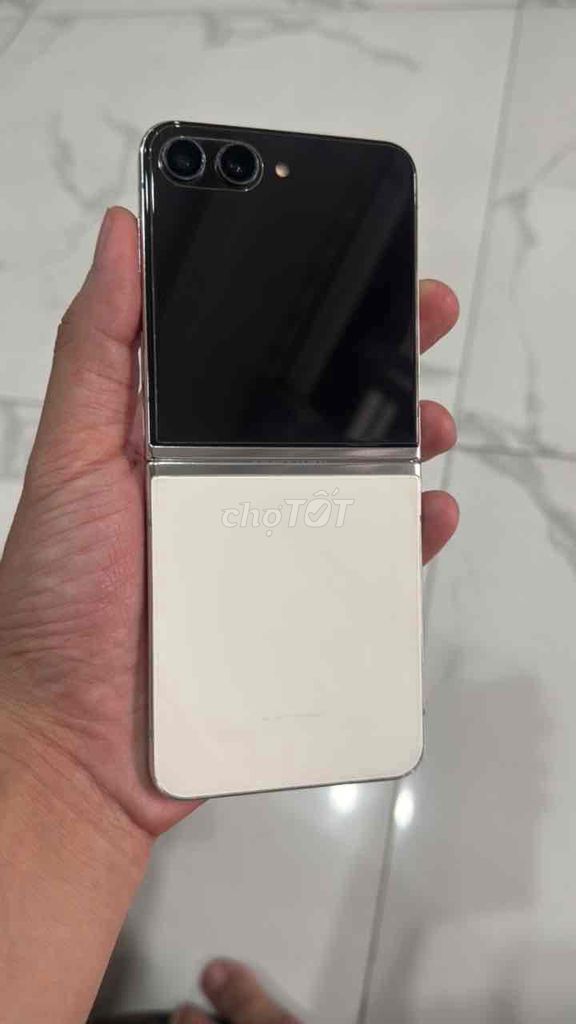 Samsung Galaxy Z Flip 5 Trắng. Mua bán Điện thoại tại Quận 12 Tp Hồ Chí Minh được đăng bởi Ho van anh hình 1