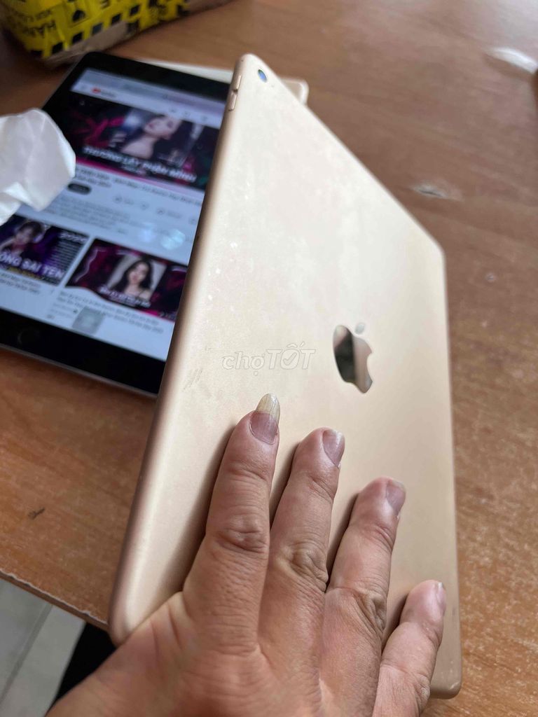 Apple iPad Air 2 32GB Vàng. Mua bán Máy tính bảng tại Thị xã Tân Uyên Bình Dương được đăng bởi phi trường mobile hình 1