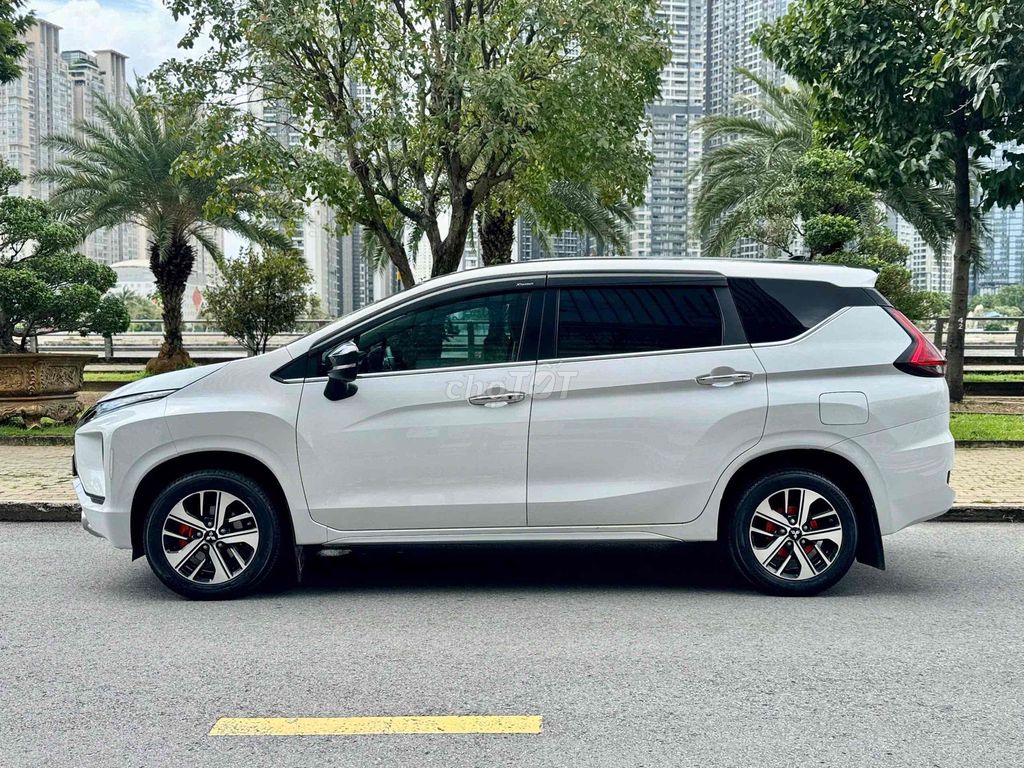 Mitsubishi Xpander 2019 Белый Автомат 7 мест