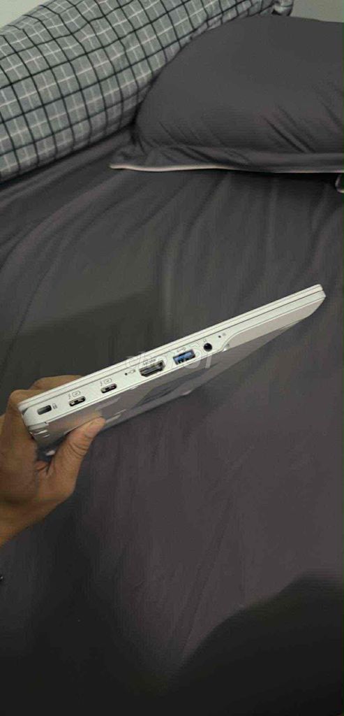 Em dư 1 Laptop Fujitsu UH-X ( 9U13A2 )