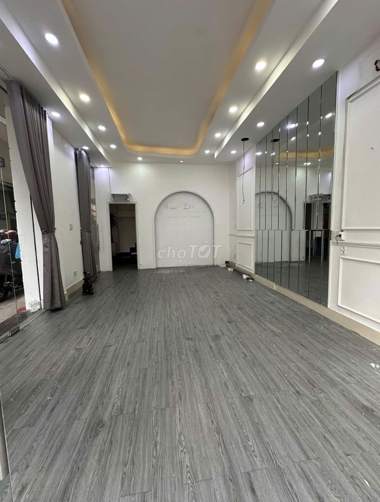 Угловой дом с 2 фасадами 264 Pham Van Hai, Tan Binh, 4 этажа, 5.5x12м