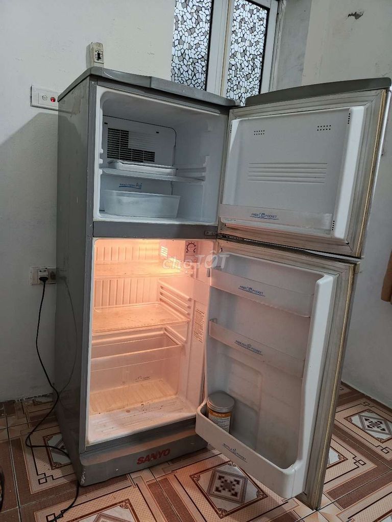 Mua tủ lạnh to hơn nên thừa cần bán tủ lạnh Sanyo. Mua bán Tủ lạnh tại Huyện Đông Anh Hà Nội được đăng bởi Toàn Tôm hình 1