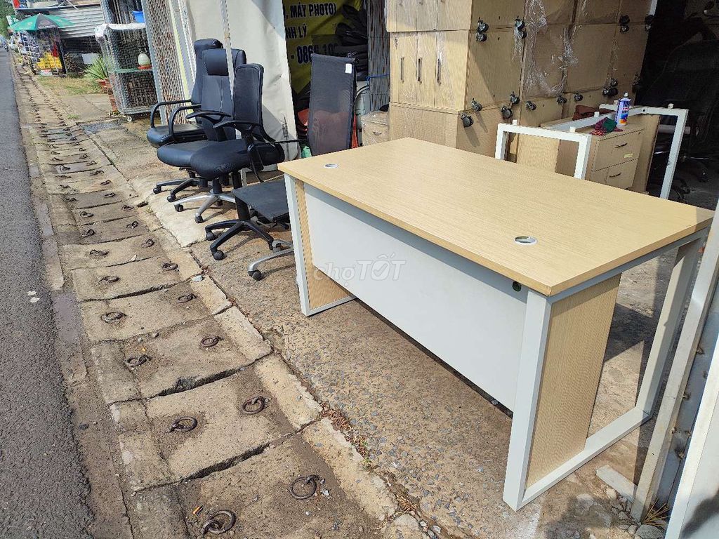 Bàn làm việc  1m4x70x75 ( thanh lý ). Mua bán Đồ dùng văn phòng tại Huyện Đức Hòa Long An được đăng bởi Đồ Cũ VP PHÚ HƯNG hình 1