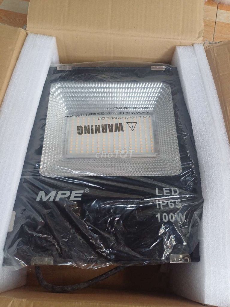Đèn LED MPE Flood Light Đen. Mua bán Đèn tại Huyện Nhà Bè Tp Hồ Chí Minh được đăng bởi đồ cũ giá rẻ hình 1