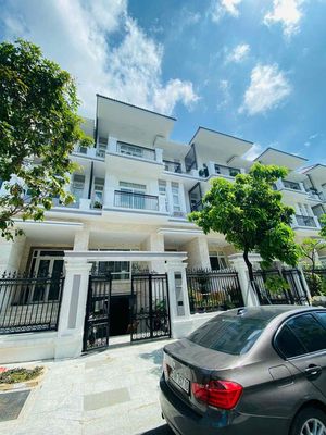 Rent · 4 bd · 140 м² · Quận 7, ул. Nguyễn Lương Bằng