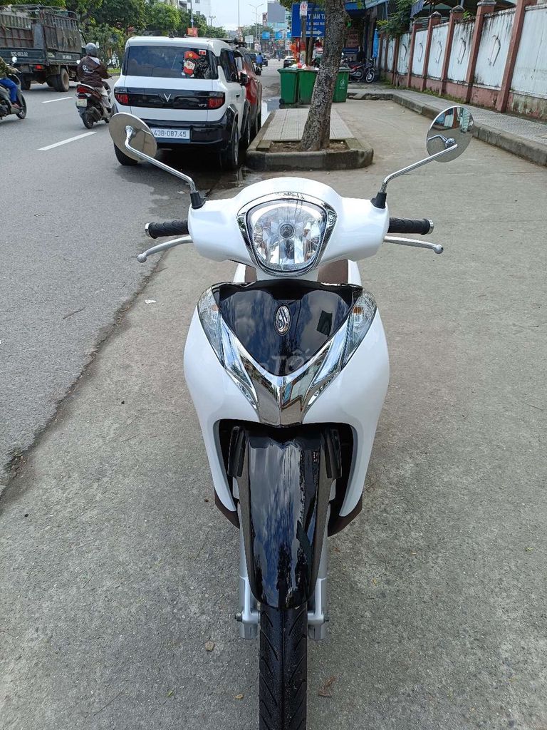 Honda SH Mode 2015 màu Trắng. Mua bán Xe máy tại Quận Liên Chiểu Đà Nẵng được đăng bởi long hình 2