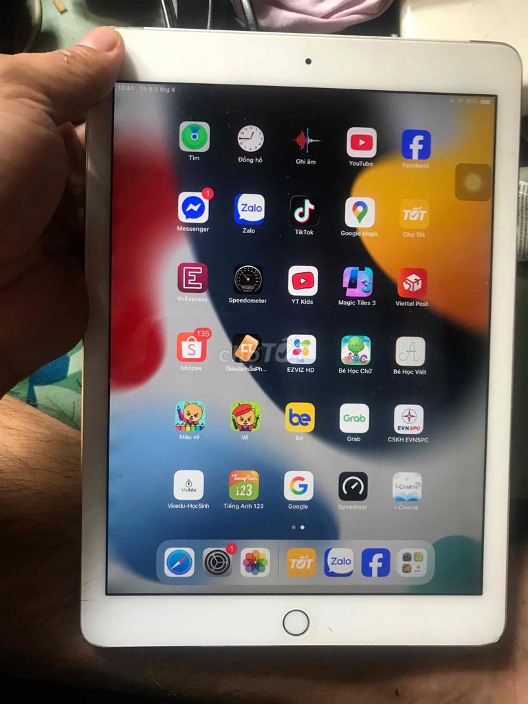 Apple iPad Air 2 64GB co sim 4G Vàng. Mua bán Máy tính bảng tại Quận 5 Tp Hồ Chí Minh được đăng bởi Văn Truyền hình 1