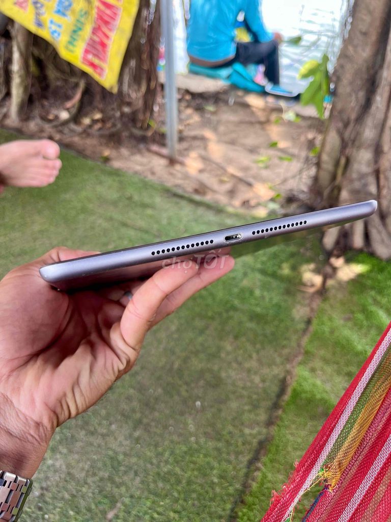 Apple iPad Gen 6 Xám Mỏng nhẹ. Mua bán Máy tính bảng tại Huyện Đức Hòa Long An được đăng bởi Tuấn single hình 1