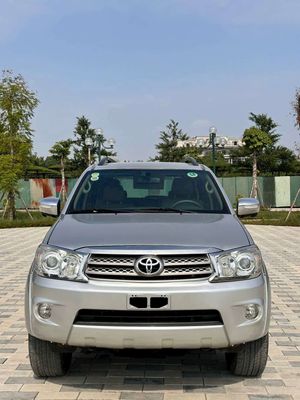 Toyota Fortuner 2011 2.7AT Bạc