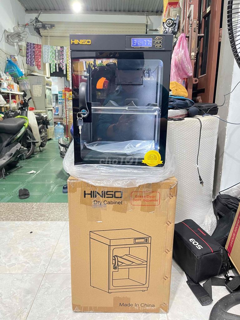 bán tủ chống ẩm like new có đèn 30L hãng HINISO